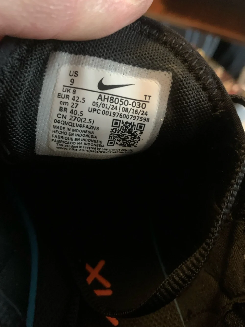 Nike Air Max 270 Black and Bright Orange Running Sneakers